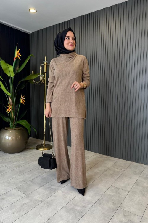 Balıkçı Yaka Kristal Detaylı Triko Takım Camel