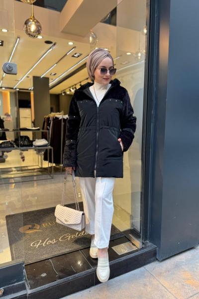 Peluş Detaylı Kapuşonlu Mont Siyah