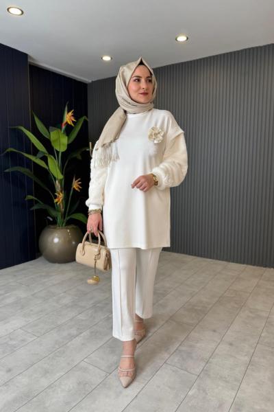 Kolları Gül Detaylı Peluş Takım Ekru