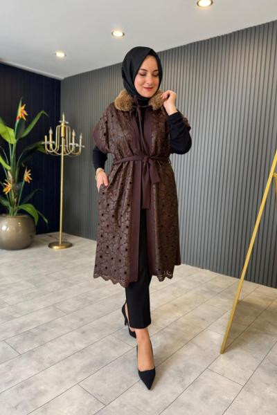 Yaka Kürk Detaylı Güpür İşlemeli Yelek Kahverengi