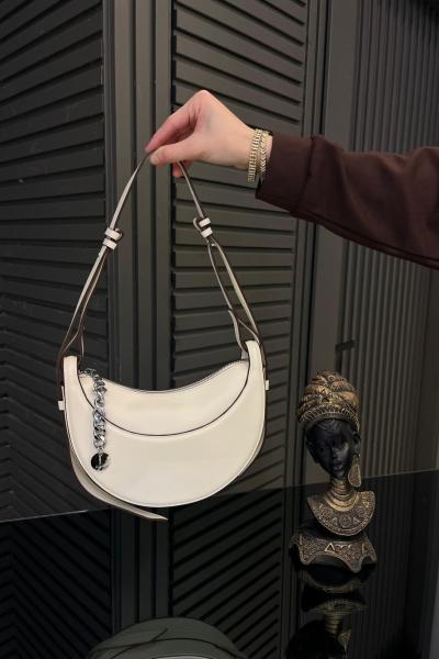 Metal Aksesuarlı Oval Çanta Bej