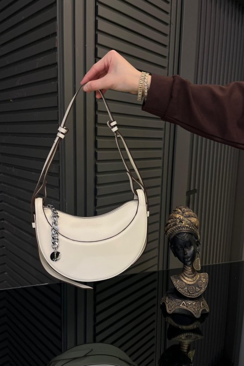 Metal Aksesuarlı Oval Çanta Bej