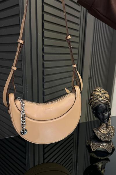 Metal Aksesuarlı Oval Çanta Camel