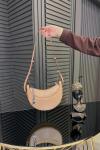 Metal Aksesuarlı Oval Çanta Camel