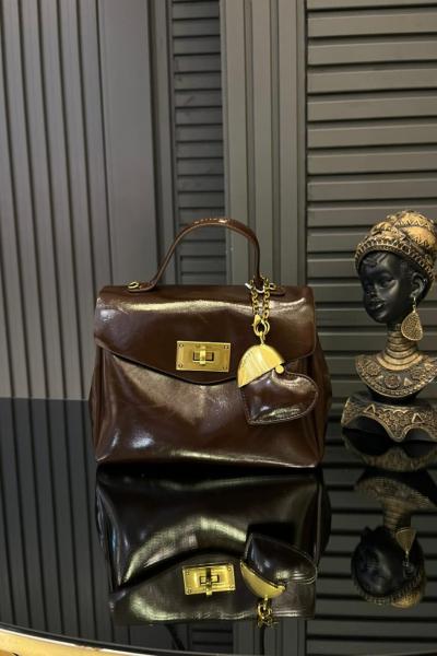 Kilit Detaylı Kalp Charmlı Çanta Acıkahve