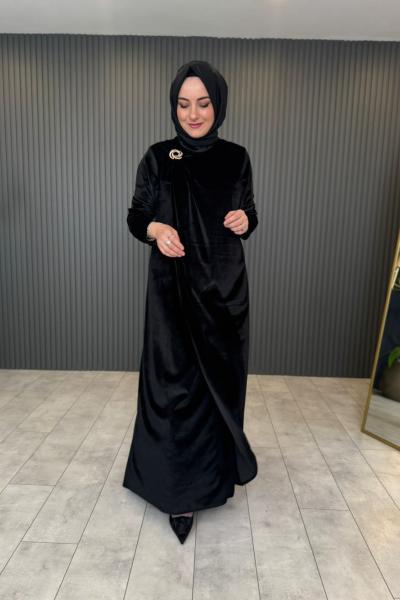 Broş Detaylı Kadife Elbise Siyah