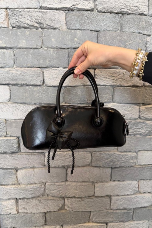 Charm Detaylı Baget Çanta Siyah