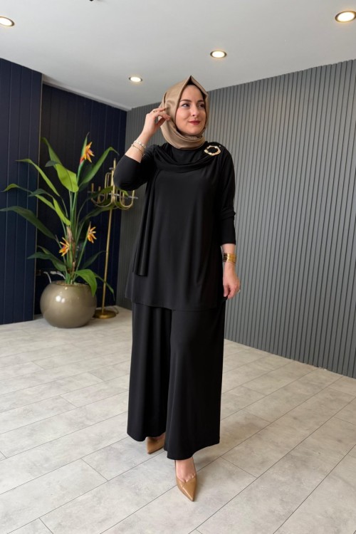 Yaka Aksesuar Detaylı Sandy Takım Siyah