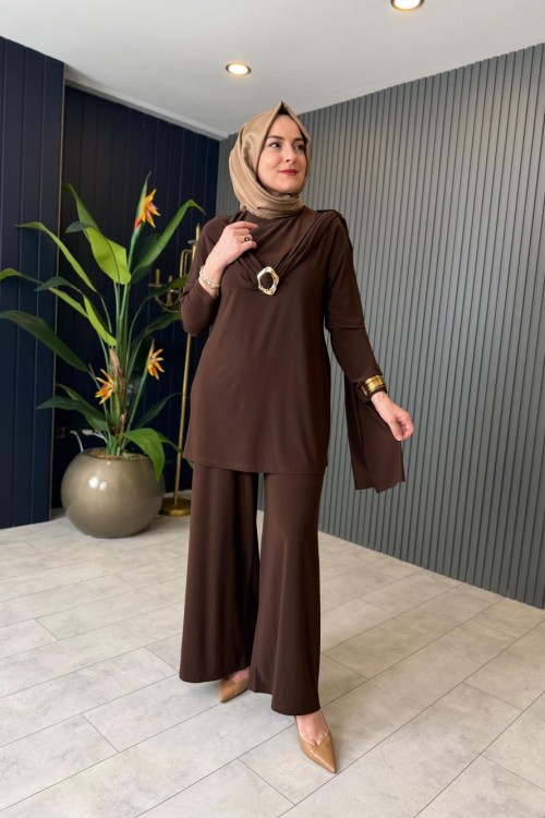 Yaka Aksesuar Detaylı Sandy Takım Kahve