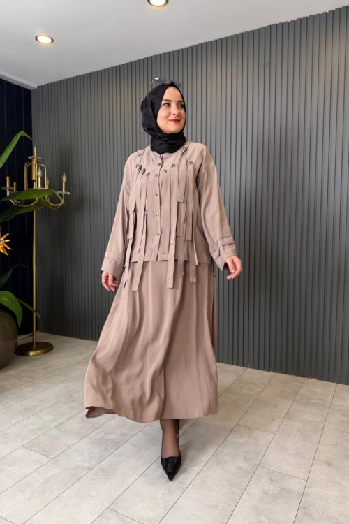 Önü Saçak Bant Detaylı Sicilya Etekli Takım Vizon