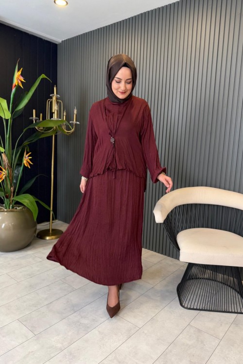 Broş Detaylı Plisoley Etekli Takım Bordo