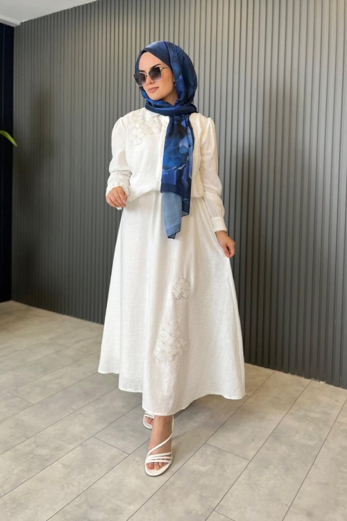 Çiçek Detaylı Keten Etekli Takım Ekru