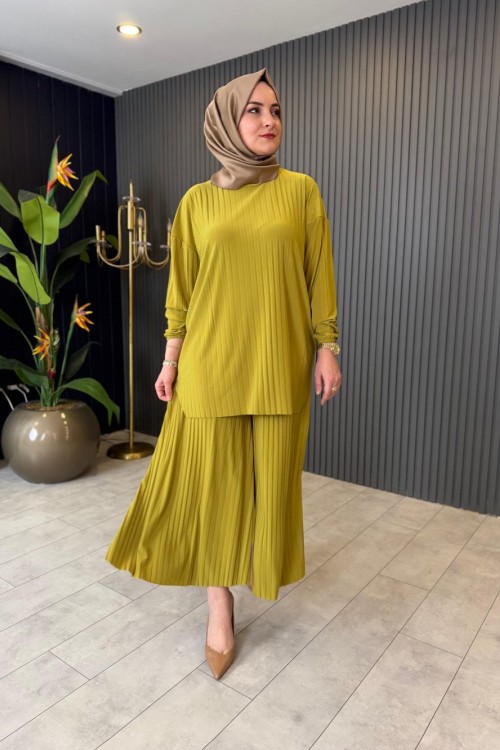 Piliseli Pantolonlu Takım Fıstık Yeşili Fıstık Yeşili