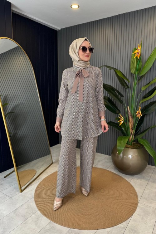 Yakası Bağcık Detaylı Pantolonlu Takım Siyah-Bej