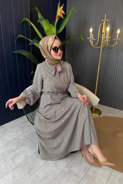 Yakası Bağcık Detaylı Elbise Siyah-Bej