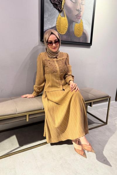 Önü Güpürlü Etekli Takım Camel