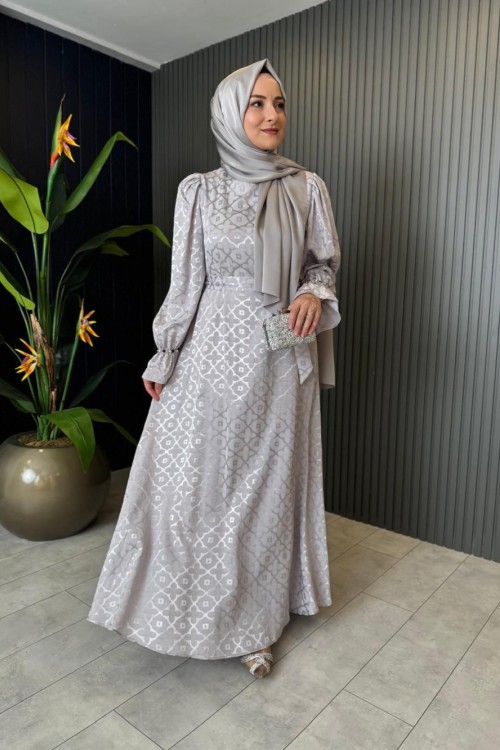 Kolları İnci İşlemeli Elbise Gri
