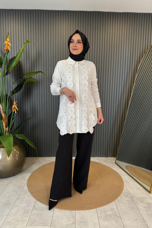 Önü Taş ve Fırfır Detaylı Tunik Ekru