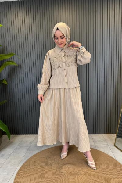 Önü Güpürlü Etekli Takım Bej