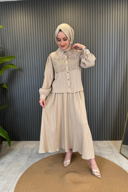 Önü Güpürlü Etekli Takım Bej