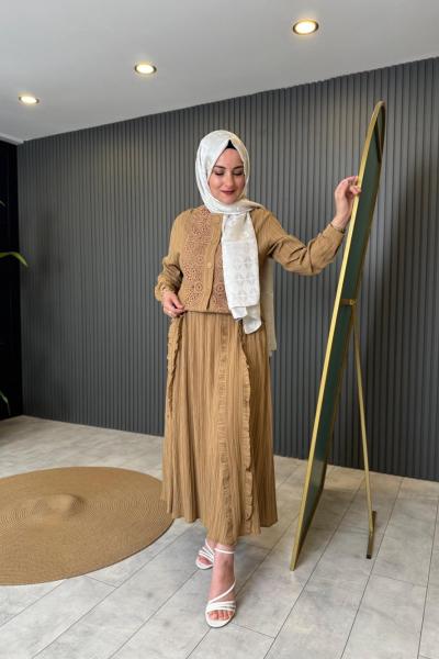 Önü Güpür Eteği Şeritli Takım Camel