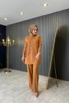 Önü Lase Yaprak Detaylı Pantolonlu Takım Camel