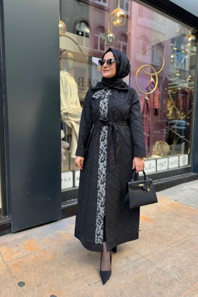 Leopar Detaylı Kuşaklı Kap Siyah