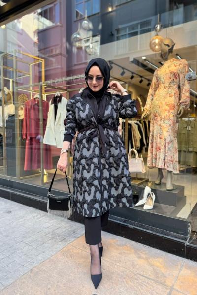 Kapüşonü Fermuarlı Belden Büzgülü Kemerli Kamuflaj Kap Siyah