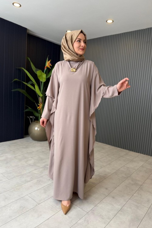 Broş Detaylı Dubai Elbise Bej